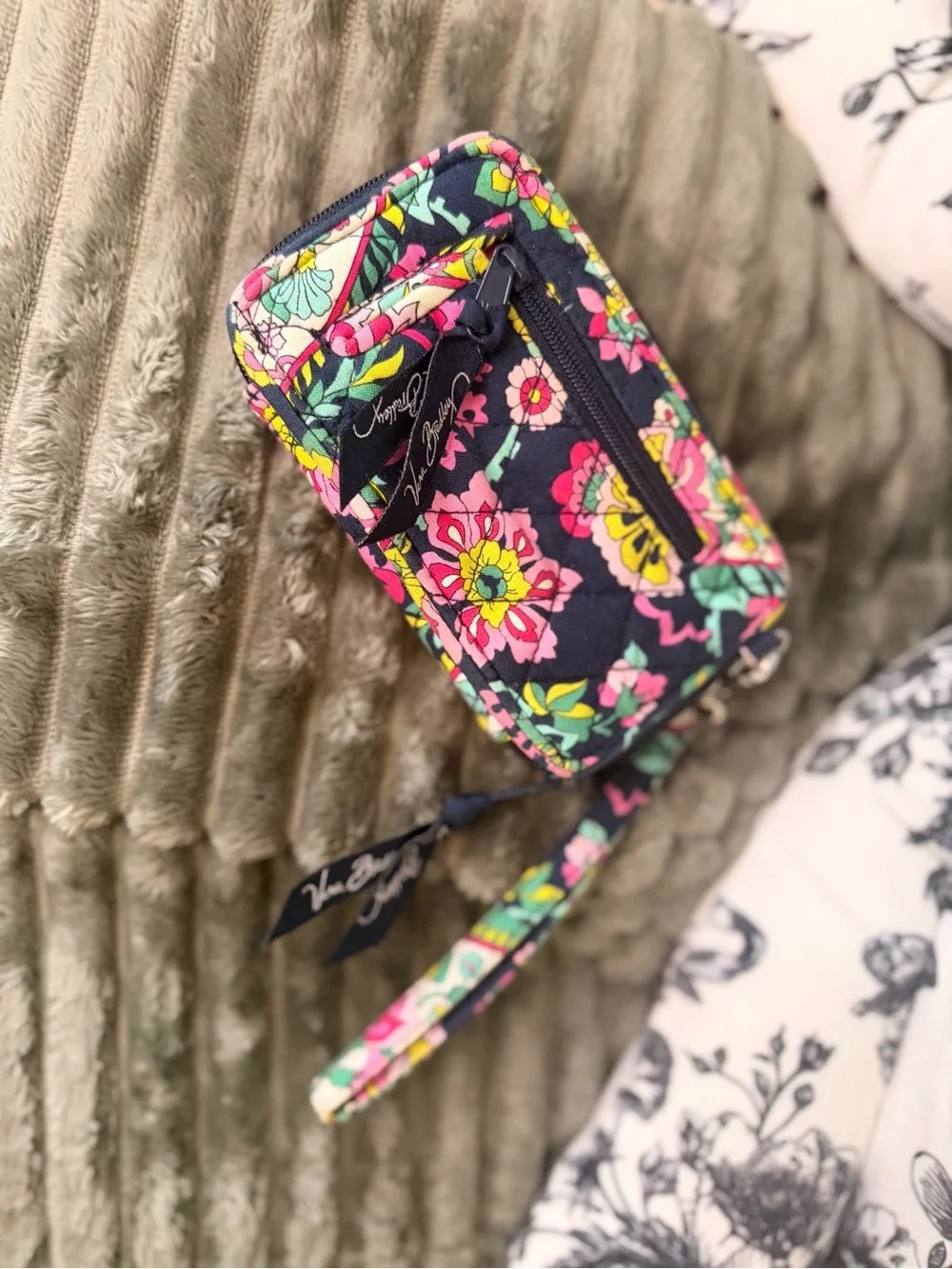 Vera Bradley Floral Zip Around Wristlet Wallet Card Holder